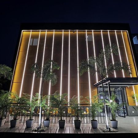 Fabhotel Oasis Yellow Courtyard 博帕尔 外观 照片