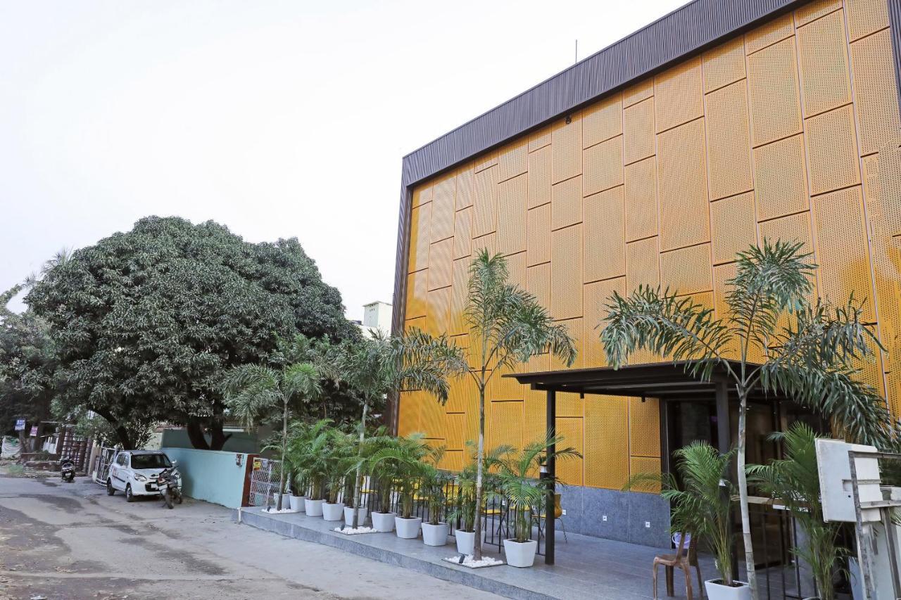 Fabhotel Oasis Yellow Courtyard 博帕尔 外观 照片